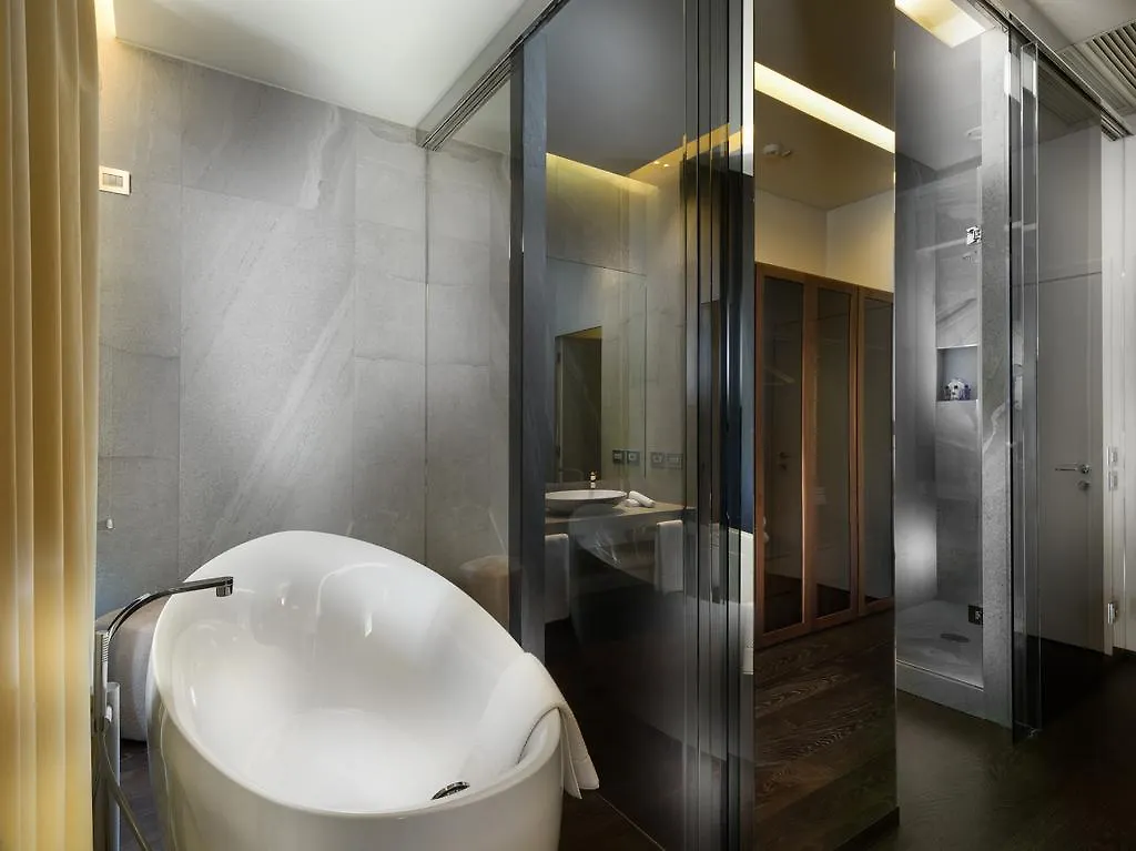 The Glamore Milano Duomo 5*, Milan Italy