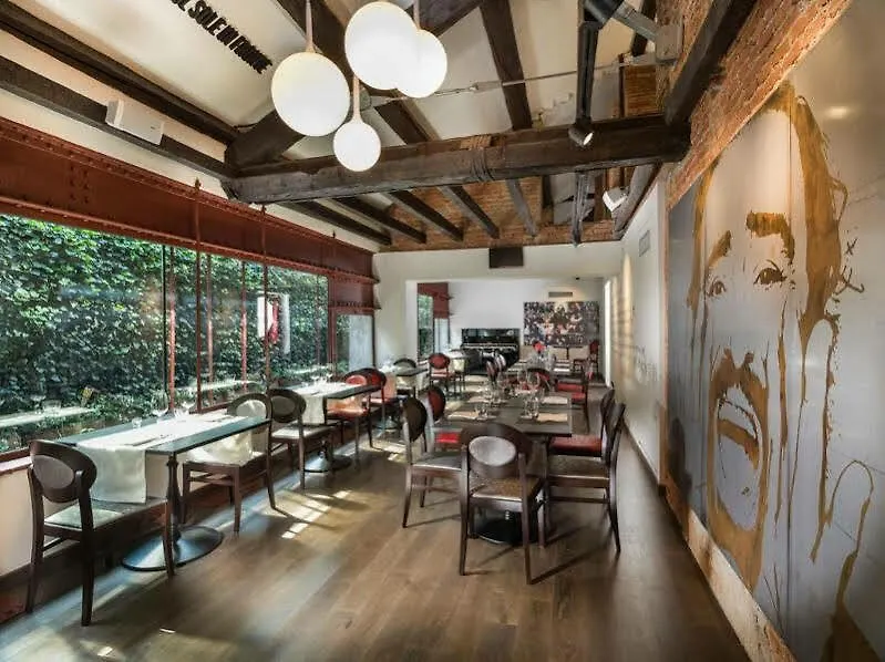 Hotel The Glamore Milano Duomo