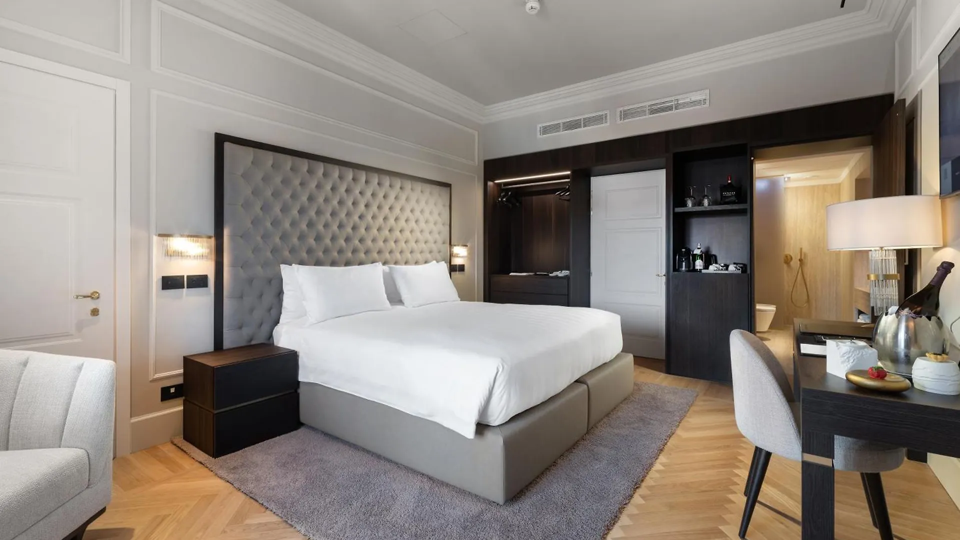 The Glamore Milano Duomo Hotel Milan
